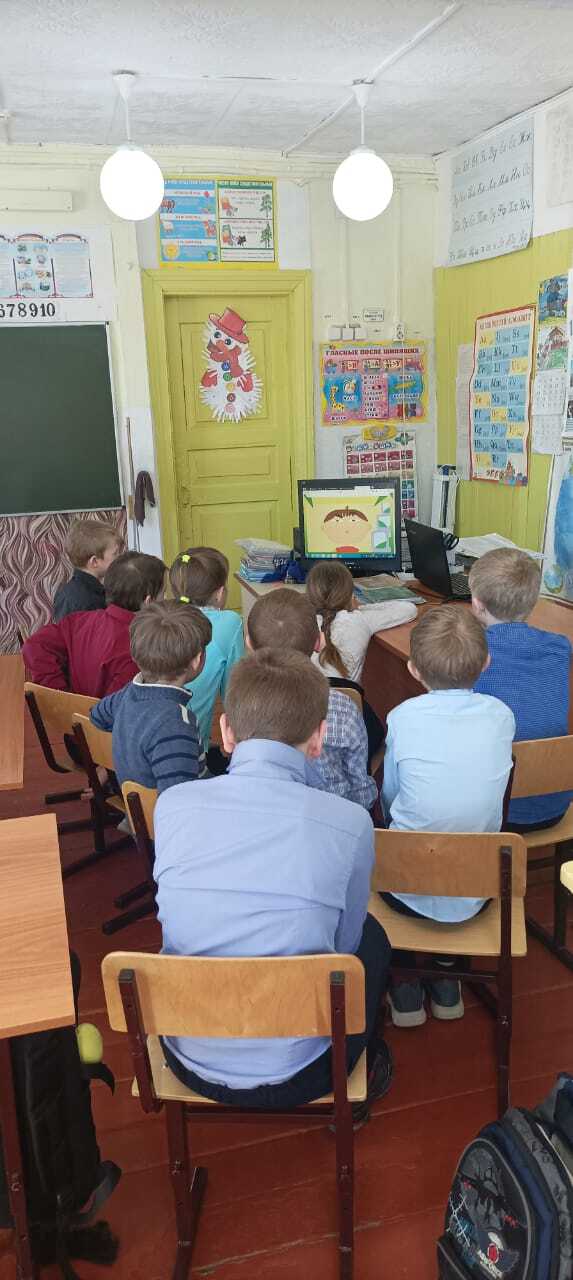 Видео-уроки "Зеленая школа" о системе сбора отходов в России..
